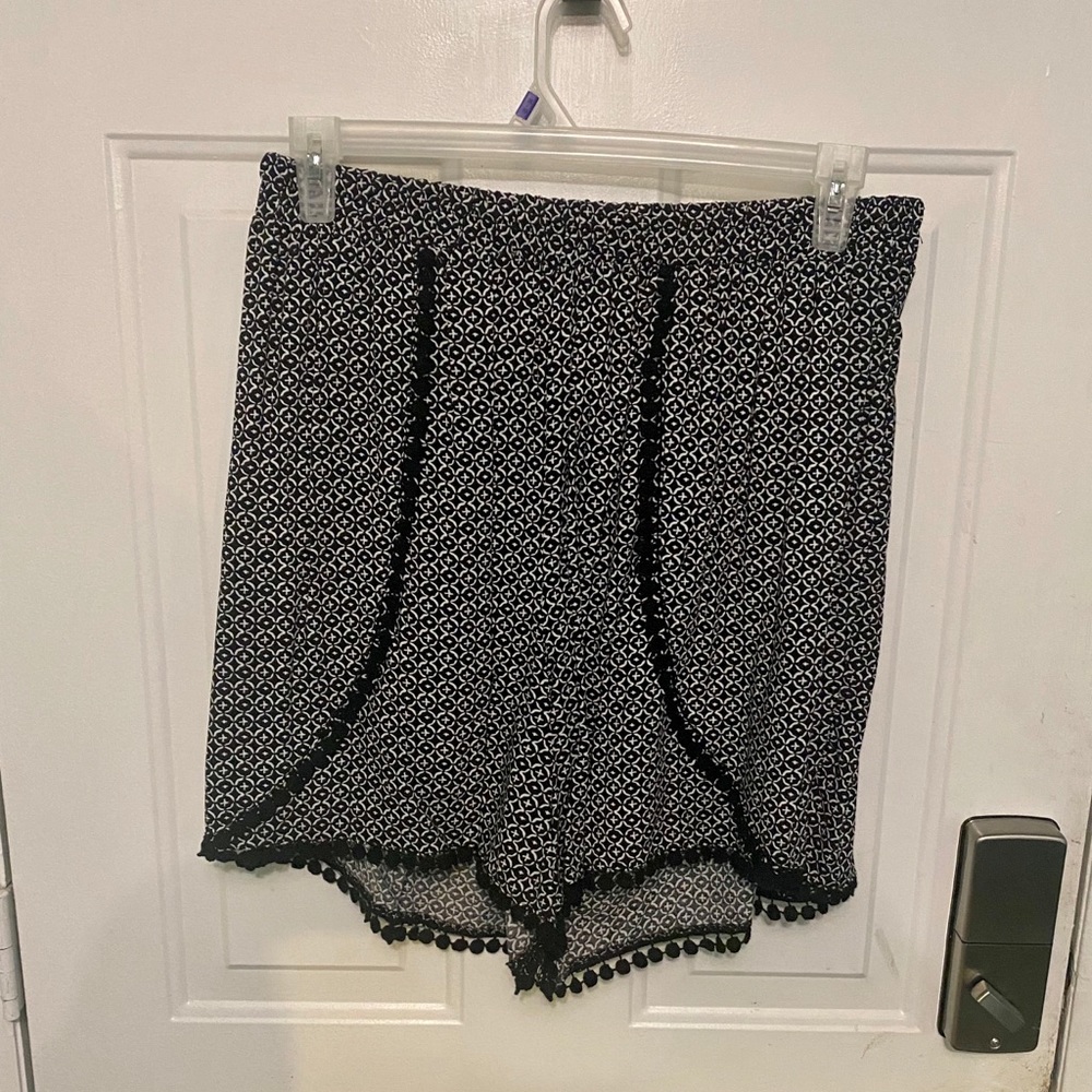 🦋3/$18 🖤Black and White Shorts with Poms🖤